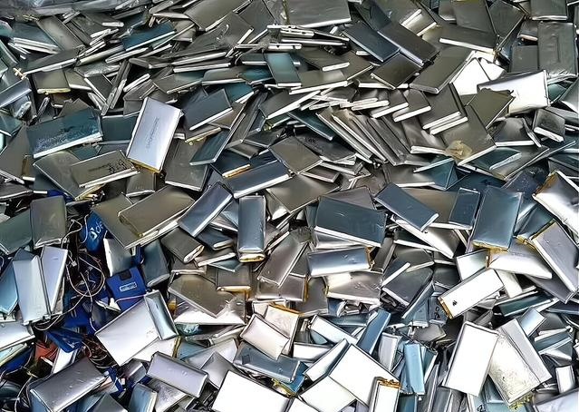 鋰電池的安全回收：專業(yè)設備引領環(huán)保新篇章