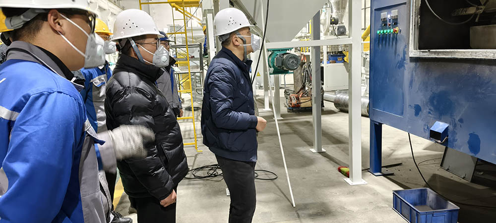 客戶實地考察鋰電池黑粉高壓靜電分選線，現(xiàn)場看效果才放心！